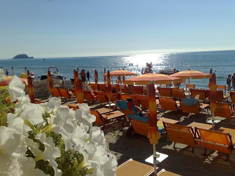 Hotel Gabbiano Alassio Exteriör bild